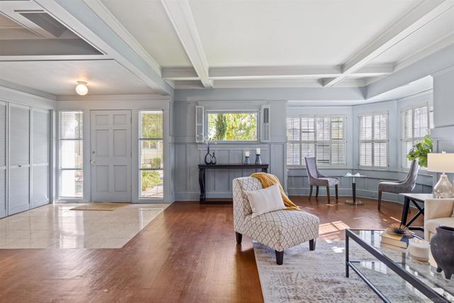 4229 Saint James Place, San Diego CA: https://media.crmls.org/mediaz/aefcef00-523b-406d-b67e-7d4a061f8837.jpg