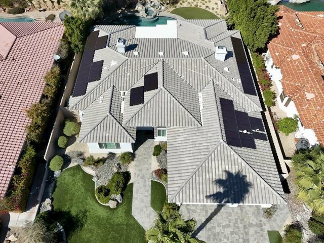6 Taylor Avenue, Palm Desert CA: https://media.crmls.org/mediaz/aefd6d45-e0d3-4001-b24b-2ee57df317f4.jpg