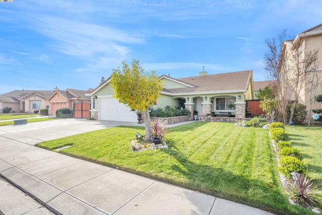 715 Bobcat Ln, Manteca CA: https://media.crmls.org/mediaz/aefd6dcc-1b07-4a33-b37d-5811e5f5a63e.jpg