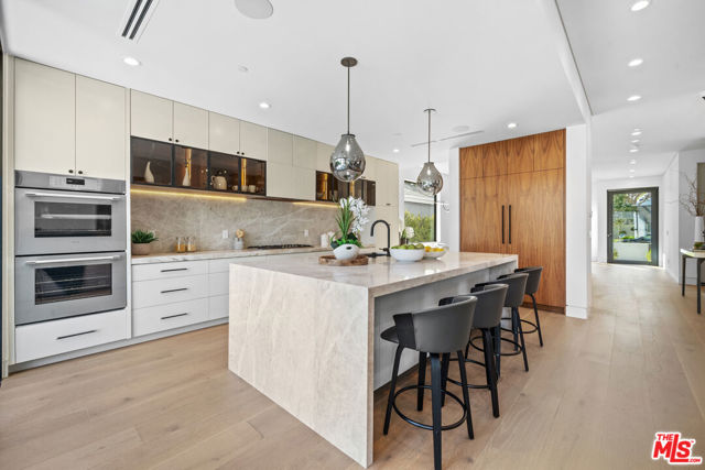 4818 Norwich Avenue, Sherman Oaks CA: https://media.crmls.org/mediaz/aefe07e2-82a5-41fb-a71e-ac7f02db46c4.jpg