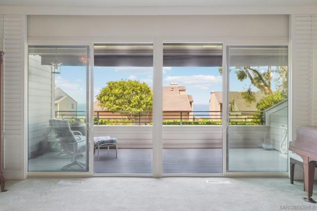 119 Spinnaker Ct, Del Mar CA: https://media.crmls.org/mediaz/aefe1082-bb7b-4413-9aab-dc4b793852da.jpg