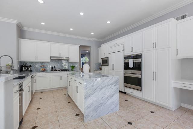 2209 Eucalyptus Ave, Escondido CA: https://media.crmls.org/mediaz/aefe2b3a-51ea-48fc-aa85-30772046a491.jpg