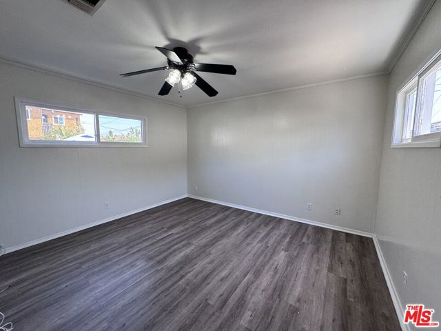8850 S Wilton Place, Los Angeles CA: https://media.crmls.org/mediaz/aeffc6d5-c877-4f6c-80d5-dfd4cce449cb.jpg
