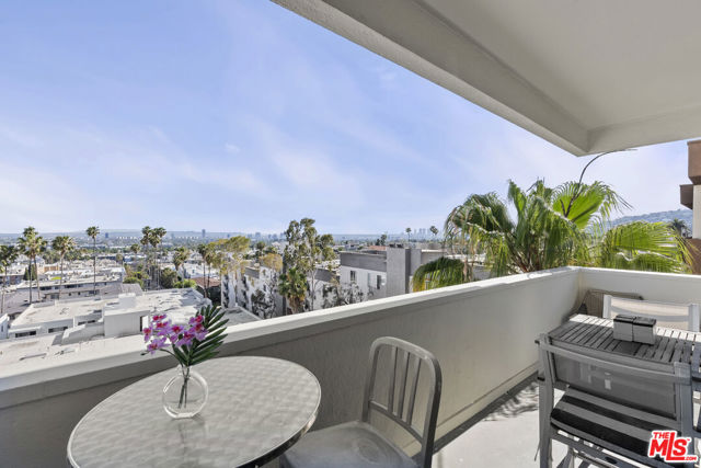 7250 Franklin Avenue, Los Angeles CA: https://media.crmls.org/mediaz/af000157-3eaa-48b3-b429-2c500fc05e7c.jpg