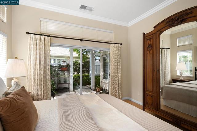 95 Goldspur Way, Brentwood CA: https://media.crmls.org/mediaz/af004c08-53ae-49e5-8bda-0311ef9d18ec.jpg