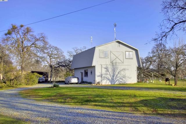 Image 34 of 60 For 15828 Barney Rd