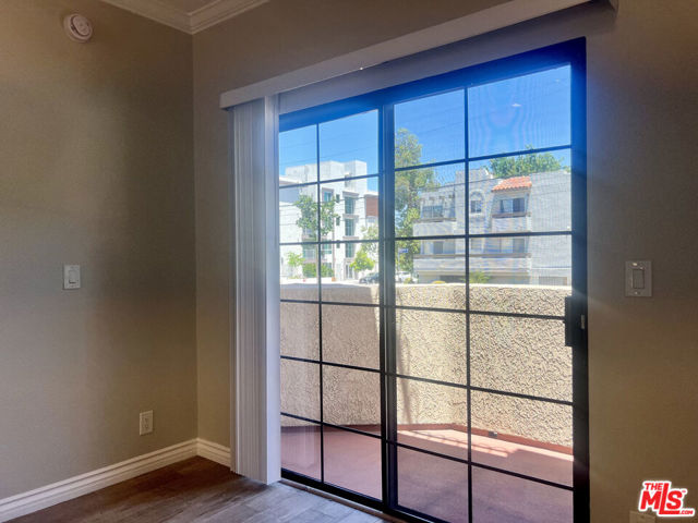 4349 CAHUENGA, Toluca Lake CA: https://media.crmls.org/mediaz/af008ebf-c9b3-4046-9735-1a300f61996d.jpg