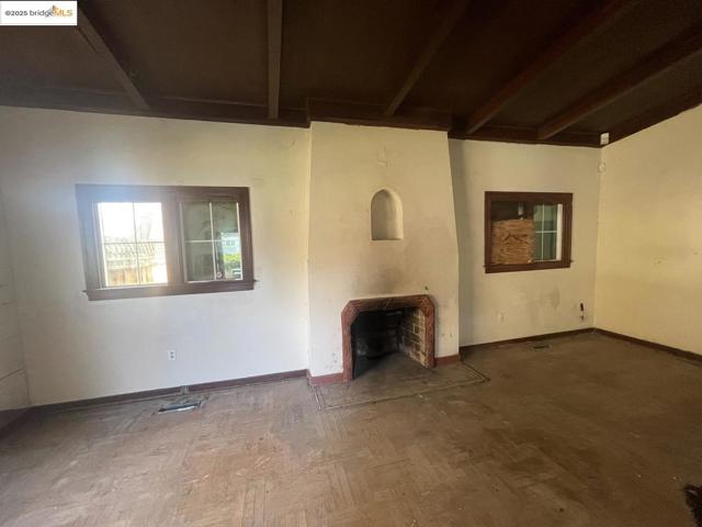 2890 Concord BLVD, Concord CA: https://media.crmls.org/mediaz/af00ac67-36fb-4d56-aa56-a7ff4abe3c97.jpg