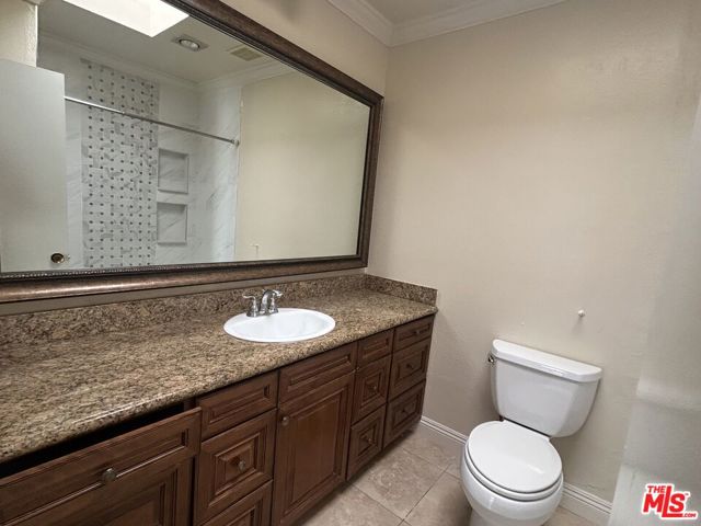 5142 Zelzah Avenue, Encino CA: https://media.crmls.org/mediaz/af00fb62-93fc-49e6-b1fb-42457b70ffd5.jpg