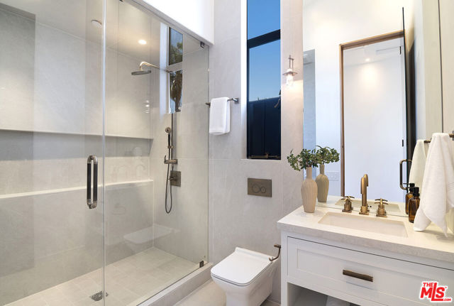 745 E Sunset Avenue, Venice CA: https://media.crmls.org/mediaz/af01b975-c680-4d1c-8ea4-55772aae3e58.jpg