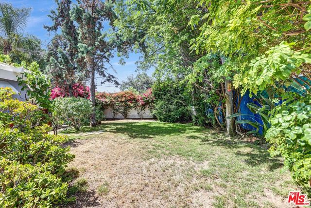 7903 Amestoy Avenue, Van Nuys CA: https://media.crmls.org/mediaz/af029cac-c701-4734-bee7-46dafec9e500.jpg