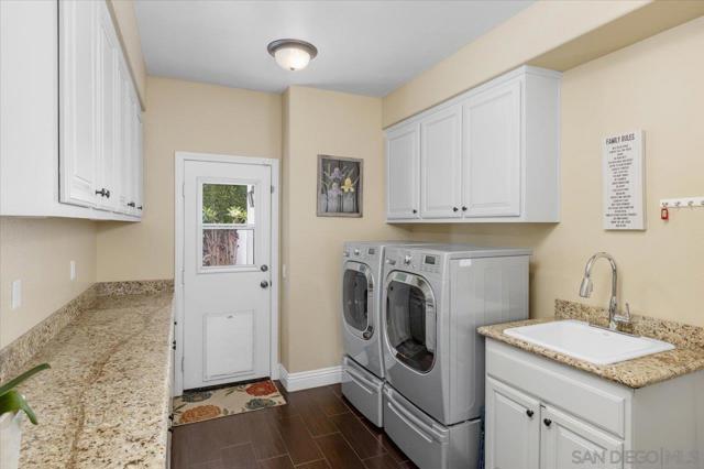 2520 Filmott, Escondido CA: https://media.crmls.org/mediaz/af03cc2a-3853-48a9-917a-a09581e02b92.jpg