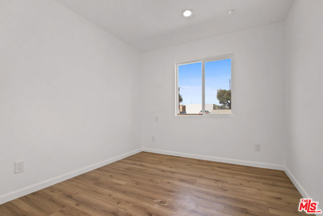 649 1/2 W 92nd Street, Los Angeles CA: https://media.crmls.org/mediaz/af03f84e-e52b-454d-bc7a-3d46844d0b09.jpg