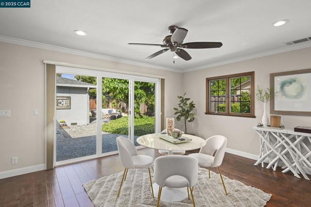 940 Lexington Pl, San Ramon CA: https://media.crmls.org/mediaz/af04a23d-83d4-4adb-8de3-6b3b28b57b9e.jpg