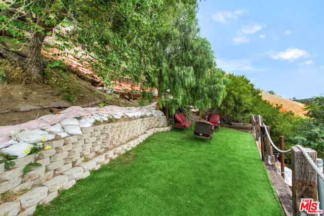 4223 Don Carlos Drive, Los Angeles CA: https://media.crmls.org/mediaz/af04d544-c844-4bb0-babd-bf817b995ea6.jpg