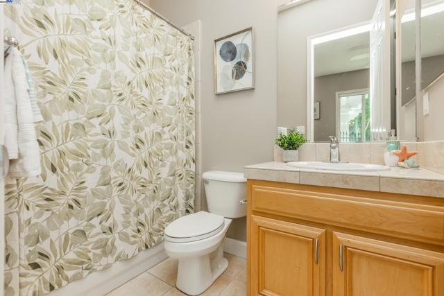 5633 Selena Ct, Pleasanton CA: https://media.crmls.org/mediaz/af050938-c449-4f7e-8b4e-b56b23d277f5.jpg