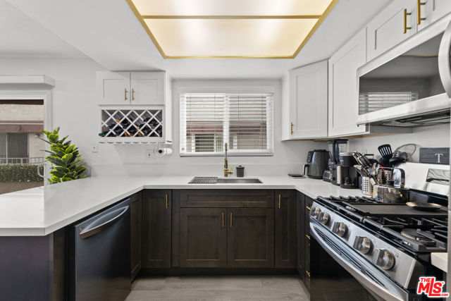 15305 S Berendo Avenue, Gardena CA: https://media.crmls.org/mediaz/af051de7-5699-4a22-8193-1316c1640aa2.jpg