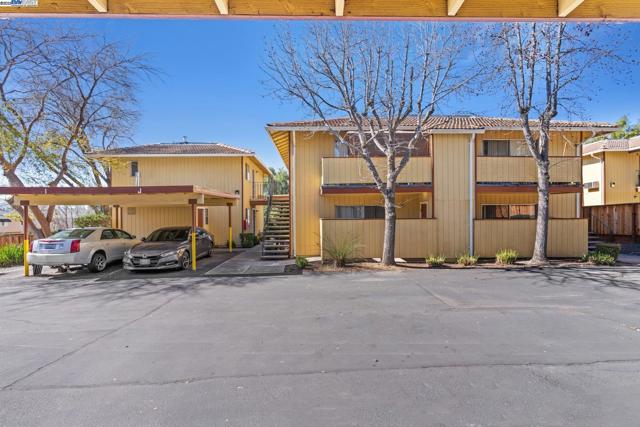 2170 Fremont St, Concord CA: https://media.crmls.org/mediaz/af052961-4bc2-4a64-beba-c0a3139382f7.jpg