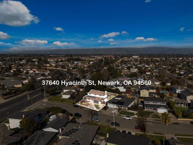 37640 Hyacinth St, Newark CA: https://media.crmls.org/mediaz/af066862-d69e-4e28-9a79-3b5eebf7c675.jpg