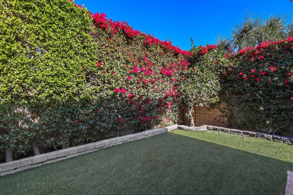 https://media.crmls.org/mediaz/af06da2c-767e-4885-9aac-8413aaf8eb08.jpg?preset=X-Large