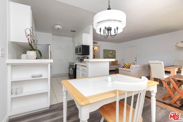5403 Newcastle Avenue, 69 photo 4