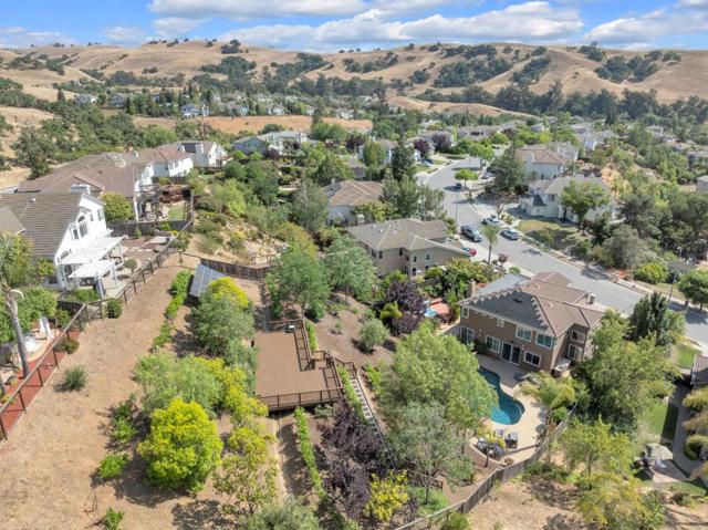 6336 Skywalker Drive, San Jose CA: https://media.crmls.org/mediaz/af0728e2-e10a-4139-8607-46cc533f7e03.jpg