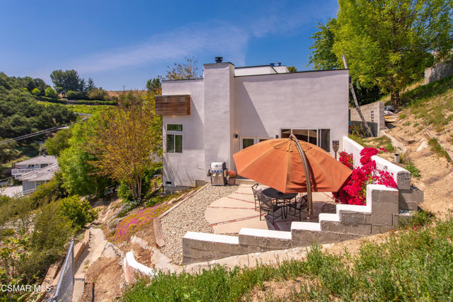 28333 Foothill Drive, Agoura Hills CA: https://media.crmls.org/mediaz/af075f4c-35a4-4ab8-a5e7-8fe0ea5c3841.jpg