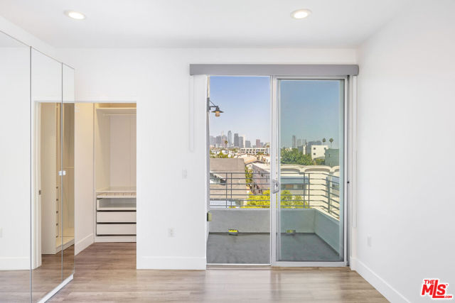 1101 S Harvard Boulevard, Los Angeles CA: https://media.crmls.org/mediaz/af07a7f0-b554-4281-9207-34ffb0ea4571.jpg