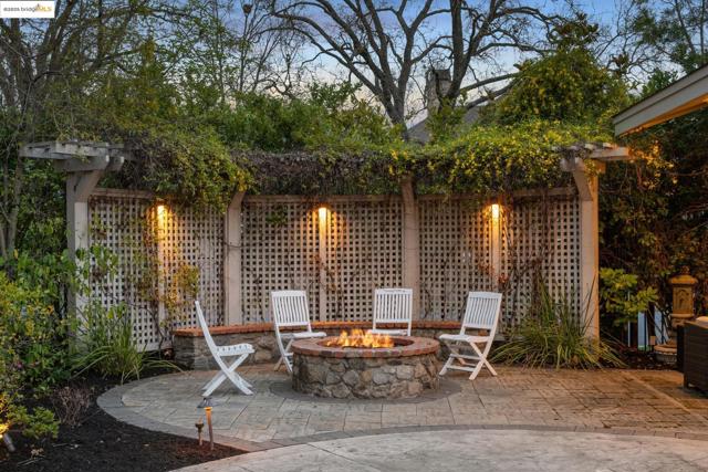 21 Samantha Dr, Lafayette CA: https://media.crmls.org/mediaz/af07ef62-807a-4515-96c1-c5dc92841d81.jpg