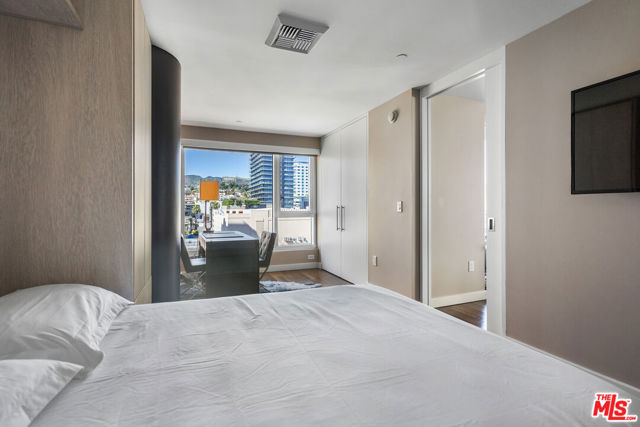 6250 Hollywood Boulevard, Los Angeles CA: https://media.crmls.org/mediaz/af08622b-dce5-4015-91ae-75283b956627.jpg