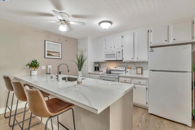 Image 7 of 31 For 39139 Argonaut Way  111