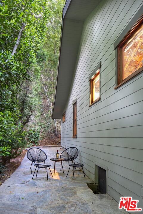 Drew Fenton | 10335 Oletha Lane Los Angeles CA | MLS: 7455546 Drew Fenton | 10335 Oletha Lane Los Angeles CA | MLS: 7455546