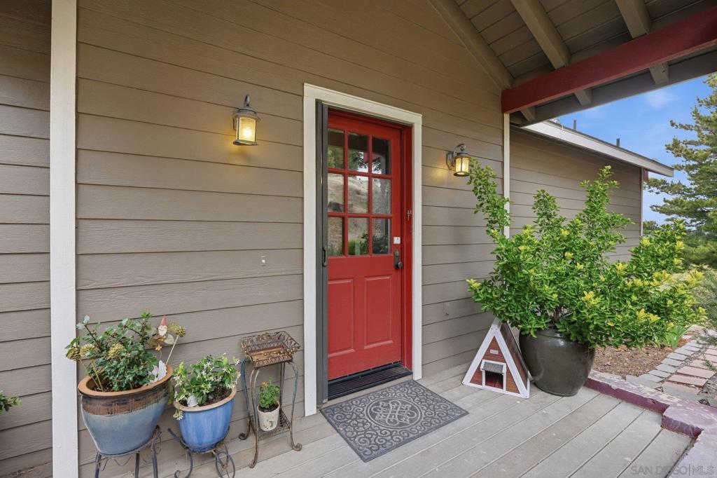 https://media.crmls.org/mediaz/af0a404c-dd6e-4828-bade-302bd620667e.jpg?preset=X-Large