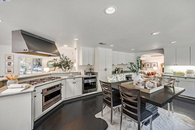 Image 12 of 59 For 7828 Foothill Knolls Dr