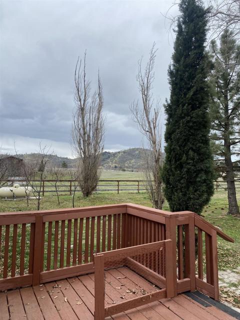 Detail Gallery Image 3 of 34 For 18461 Santa Anita St, Tehachapi,  CA 93561 - 3 Beds | 2 Baths