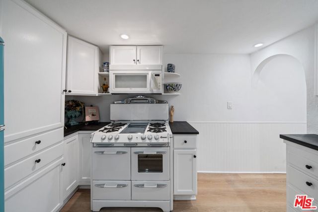 2116 3rd Street, Santa Monica CA: https://media.crmls.org/mediaz/af0afb7d-88df-47d9-be5d-a67baf391c4b.jpg