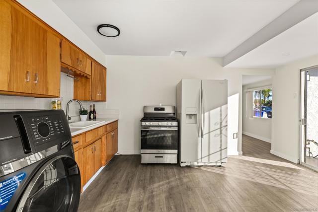 3811 Boren St, San Diego CA: https://media.crmls.org/mediaz/af0b3bc3-a5fb-493a-8508-add0a462e3d6.jpg