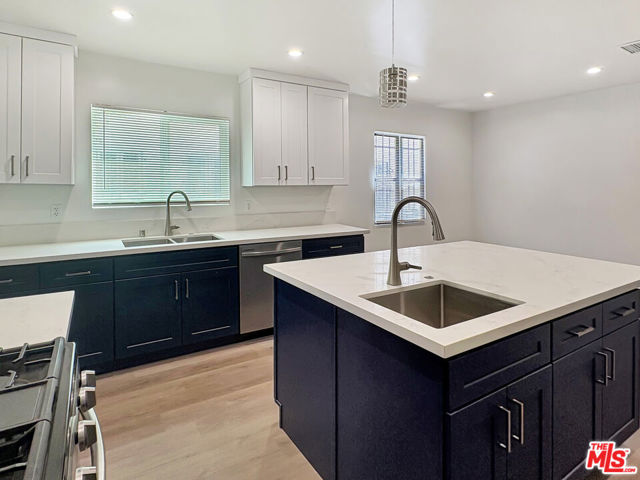 170 N Orange Drive, Los Angeles CA: https://media.crmls.org/mediaz/af0b94cc-f54d-44d0-aa22-8bd67bd902b8.jpg