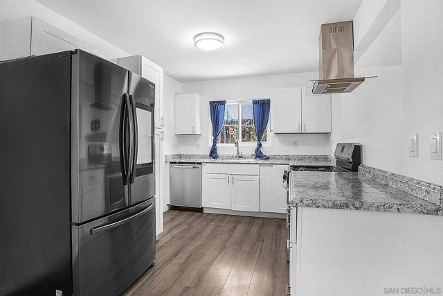 475 Rivera Ct, Chula Vista CA: https://media.crmls.org/mediaz/af0bdab1-80c3-44b5-9c31-f54a16c4619b.jpg
