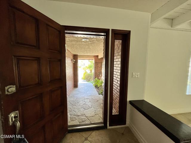 29160 Oakpath Drive, Agoura Hills CA: https://media.crmls.org/mediaz/af0bf487-6405-4882-b406-2b75dbca207a.jpg