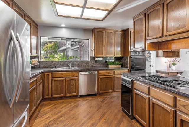 20412 CUNNINGHAM Place, Saratoga CA: https://media.crmls.org/mediaz/af0c23b6-5944-4de0-a9e1-bd34a422271b.jpg