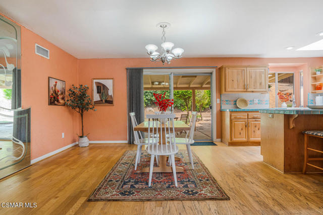 3317 Dalhart Avenue, Simi Valley CA: https://media.crmls.org/mediaz/af0c3dca-f054-4b78-b10f-3e215f9959f7.jpg