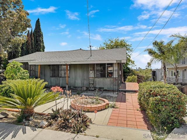 1212 Fifth Ave, Chula Vista CA: https://media.crmls.org/mediaz/af0c9be1-e7bb-4e0e-89aa-647a1467df3f.jpg