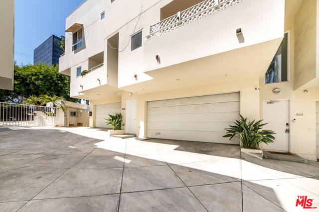 1020 Hilldale Avenue, West Hollywood CA: https://media.crmls.org/mediaz/af0cc4d1-a23f-4fd7-99d7-442ea1168e1a.jpg