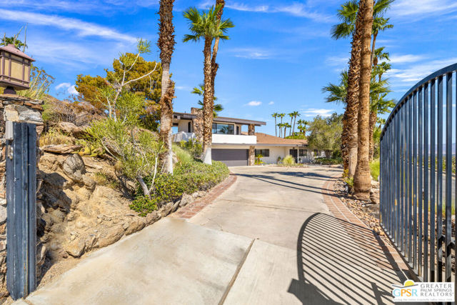 13 Cahuilla Hills Drive, Palm Springs CA: https://media.crmls.org/mediaz/af0d6706-9735-4737-814f-1948917df5aa.jpg