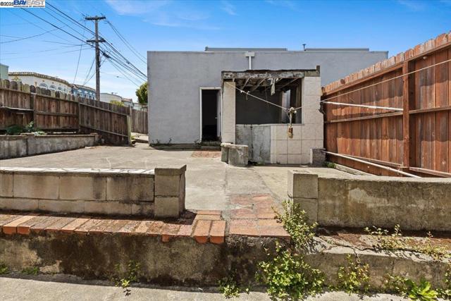 40 Acton St, Daly City CA: https://media.crmls.org/mediaz/af0dc78b-b369-49db-b635-b8a23a698db3.jpg