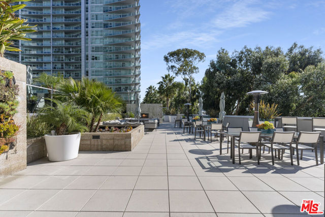 13650 MARINA POINTE Drive, Marina del Rey CA: https://media.crmls.org/mediaz/af0dde1d-d06a-454c-a1b1-a2acd9743222.jpg