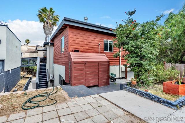 1003 Hayes Ave, San Diego CA: https://media.crmls.org/mediaz/af0ec555-98b9-47e7-a2fd-ee3c03706331.jpg