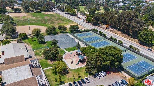 2376 Dewey Street, Santa Monica CA: https://media.crmls.org/mediaz/af0ef426-87d5-42b0-90da-9d6952559e94.jpg