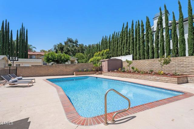 1105 Fairview Drive, La Canada Flintridge CA: https://media.crmls.org/mediaz/af0f05f1-5bba-426b-871f-84811b304443.jpg